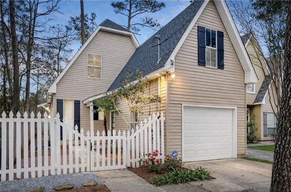 $2,200 | 626 Village Lane South, Unit A, Mandeville, LA 70471