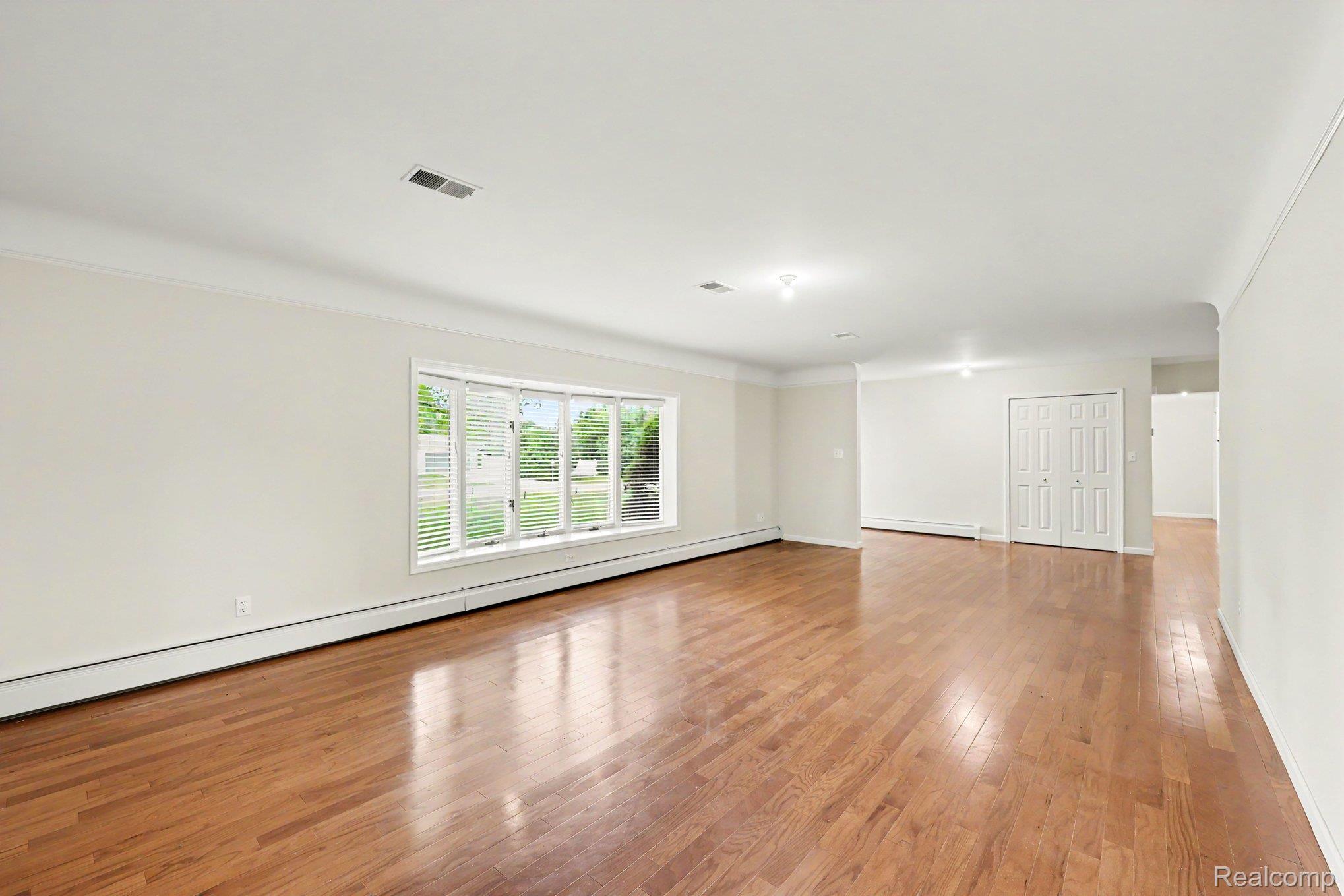 3750 Beach Road Troy, MI 48084 - Photo 5 of 27 006_file_1000.jpg