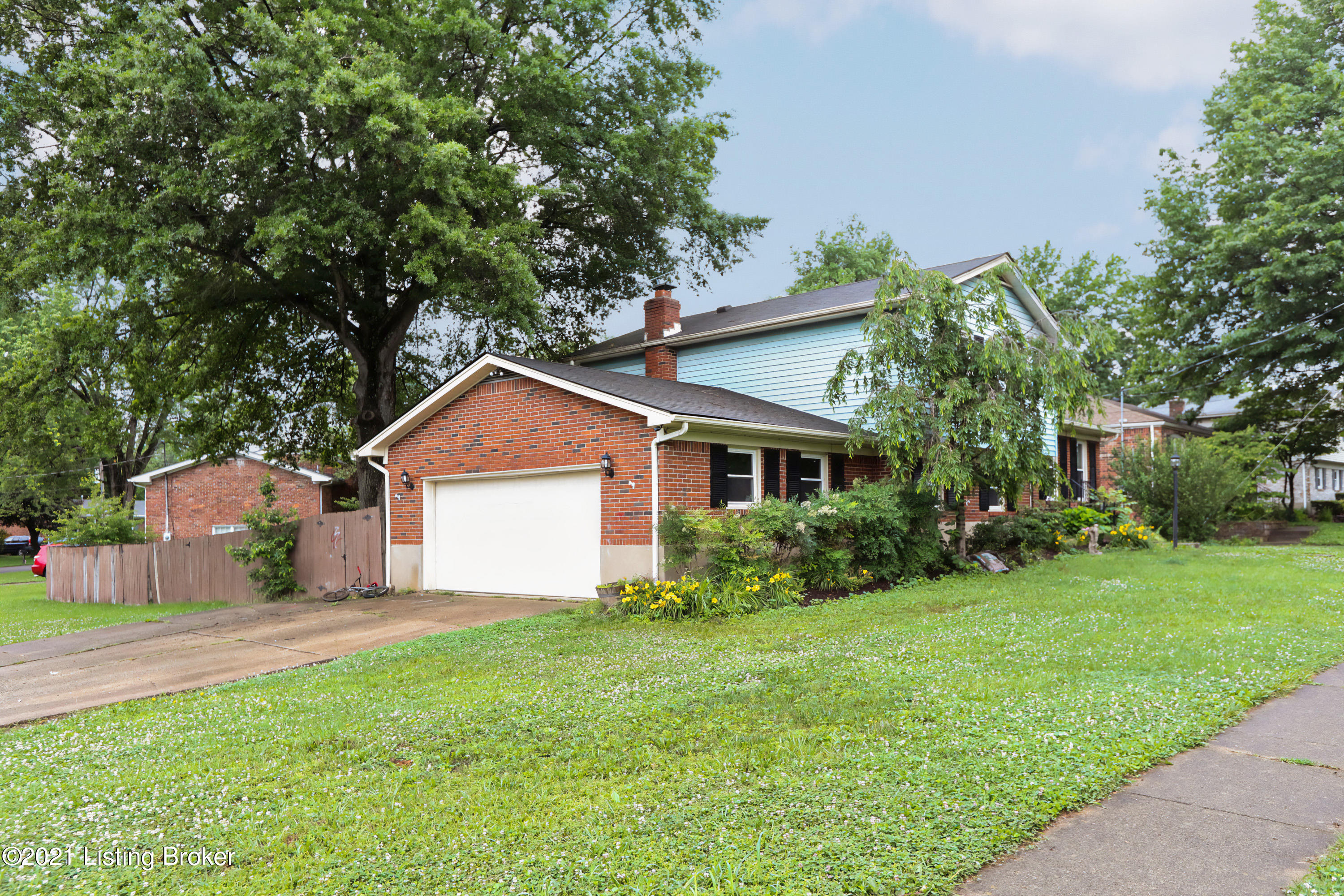 4510 Gaudet Road Jeffersontown, KY 40299 - Photo 3 of 33 004