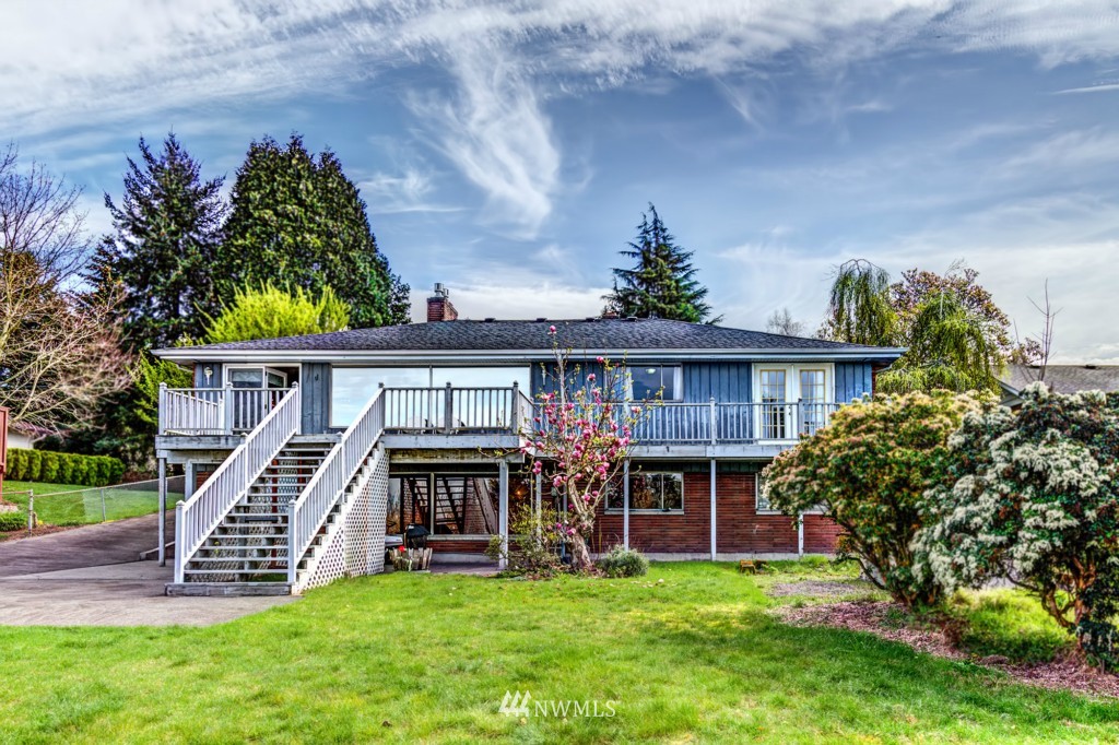 1633 Jones Avenue Northeast Renton, WA 98056 - Photo 11 of 25