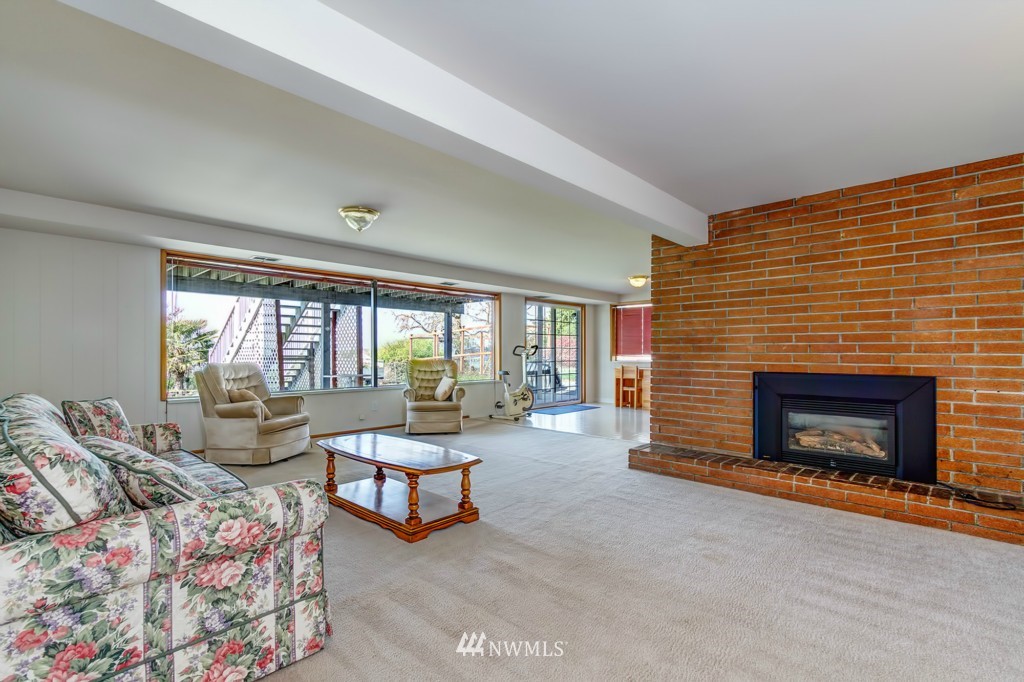 1633 Jones Avenue Northeast Renton, WA 98056 - Photo 12 of 25