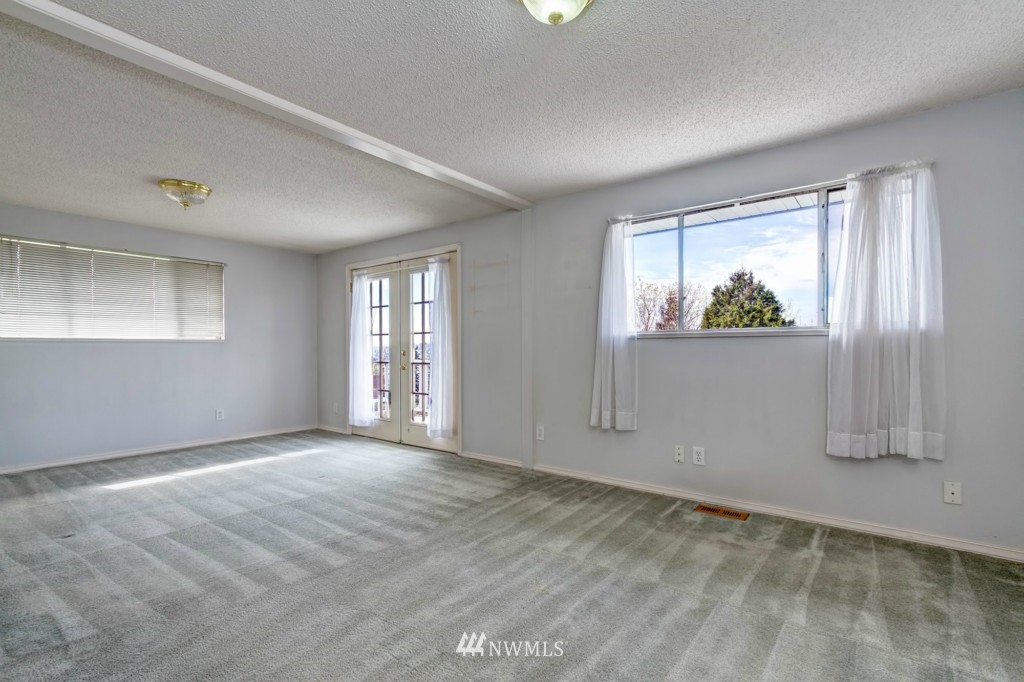 1633 Jones Avenue Northeast Renton, WA 98056 - Photo 13 of 25