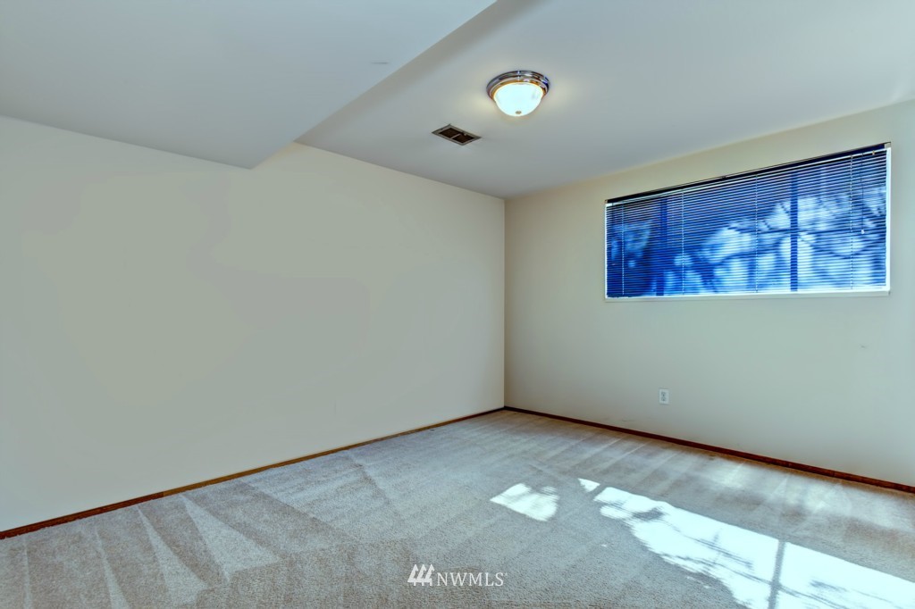 1633 Jones Avenue Northeast Renton, WA 98056 - Photo 14 of 25