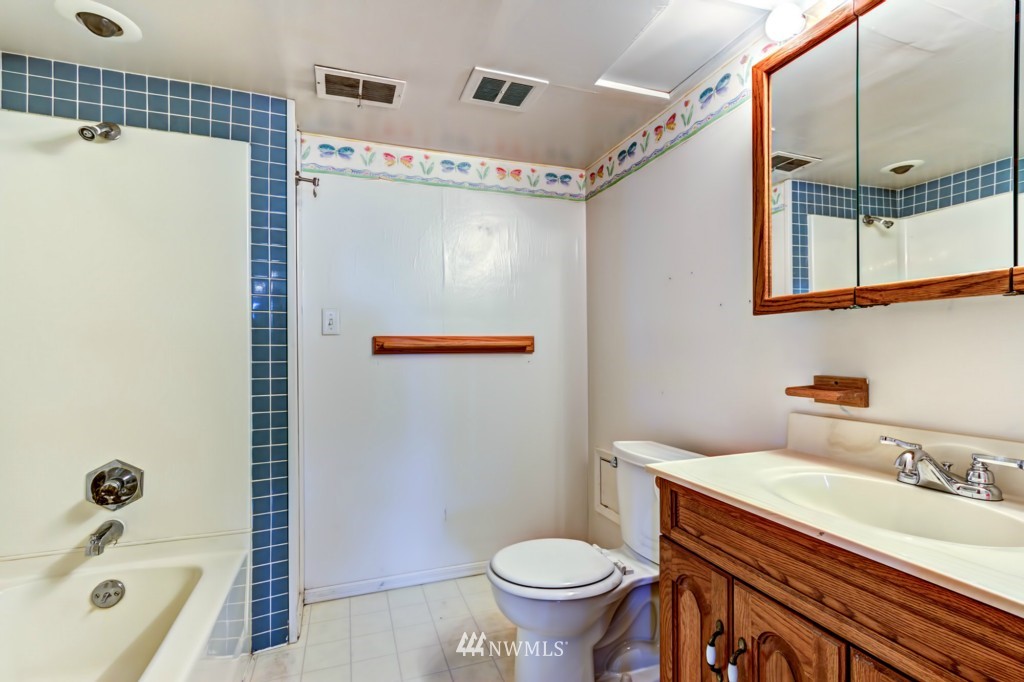 1633 Jones Avenue Northeast Renton, WA 98056 - Photo 18 of 25