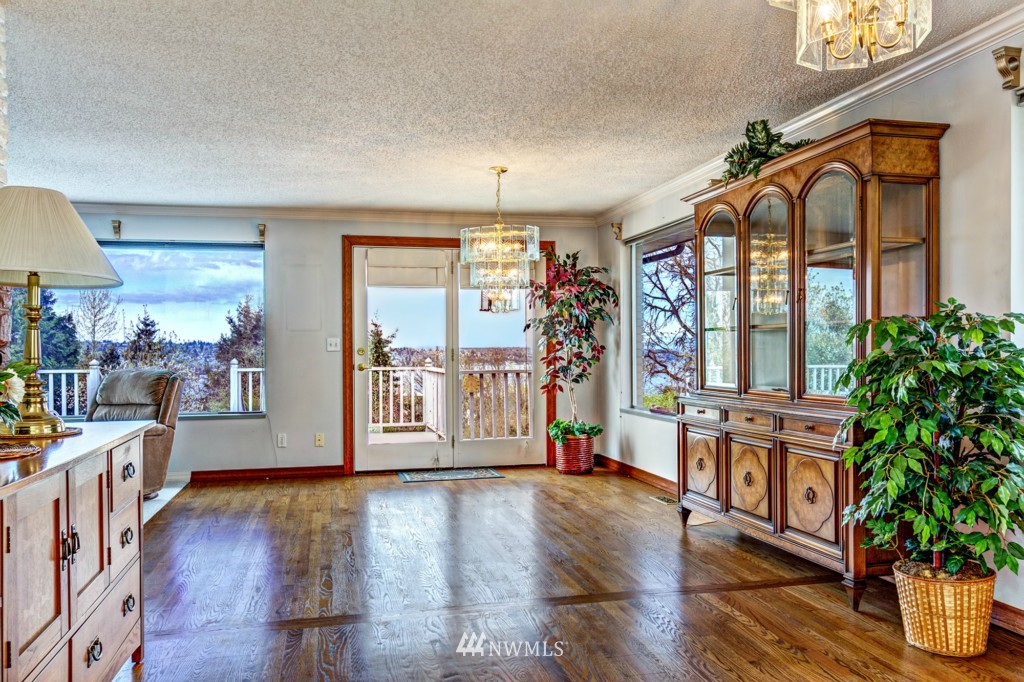 1633 Jones Avenue Northeast Renton, WA 98056 - Photo 3 of 25