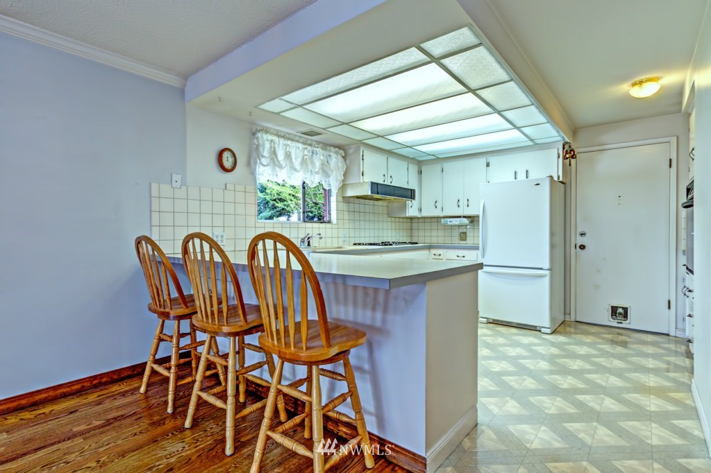 1633 Jones Avenue Northeast Renton, WA 98056 - Photo 4 of 25