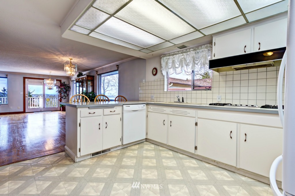 1633 Jones Avenue Northeast Renton, WA 98056 - Photo 5 of 25