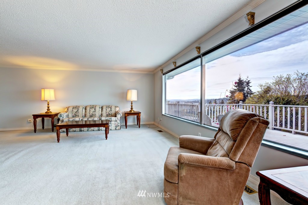 1633 Jones Avenue Northeast Renton, WA 98056 - Photo 6 of 25
