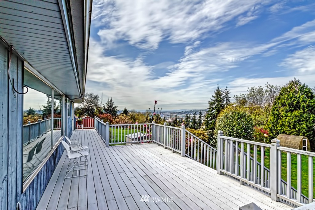 1633 Jones Avenue Northeast Renton, WA 98056 - Photo 8 of 25