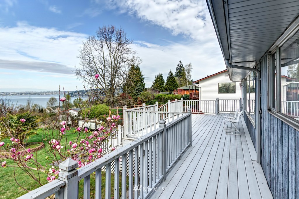 1633 Jones Avenue Northeast Renton, WA 98056 - Photo 9 of 25