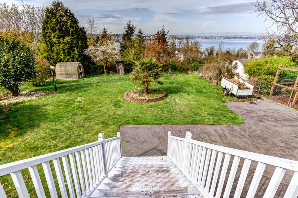 1633 Jones Avenue Northeast Renton, WA 98056 - Photo 10 of 25