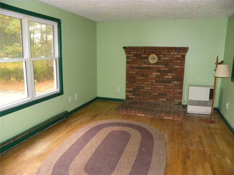 118 Plains Road Leeds, ME 04263 - Photo 12 of 19 Living Room.