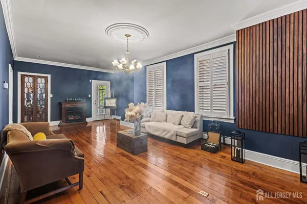 $525,000 | 126 East Union Street, Burlington, NJ 08016