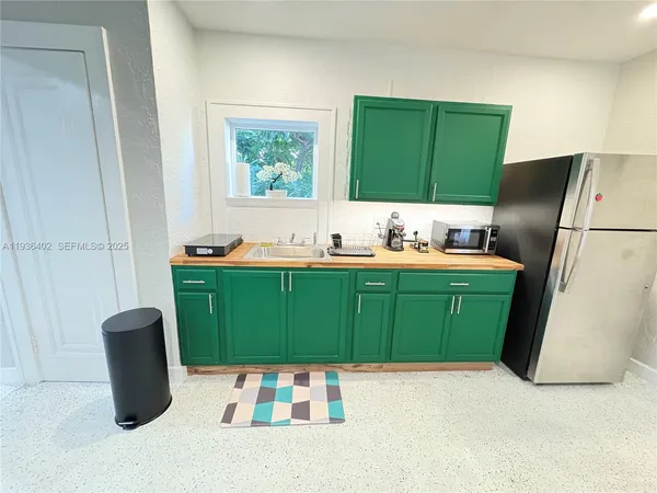 $2,000 | 1901 Southwest Sw 9 Street, Unit 4, Miami, FL 33130