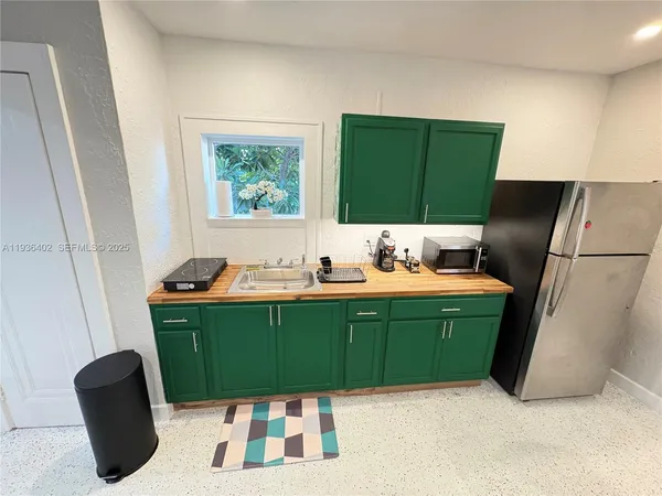 $2,000 | 1901 Southwest Sw 9 Street, Unit 4, Miami, FL 33130