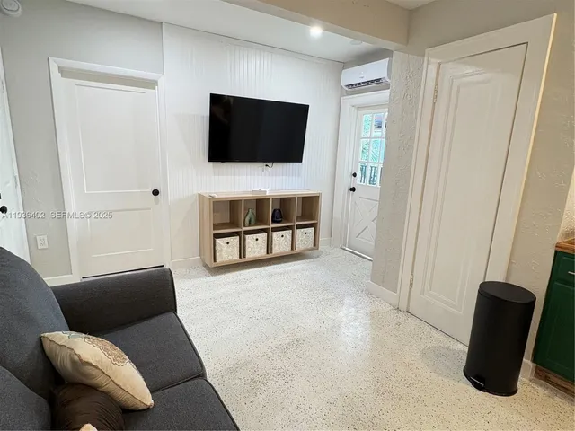 $860 | 1901 Southwest Sw 9 Street, Unit 3, Miami, FL 33130