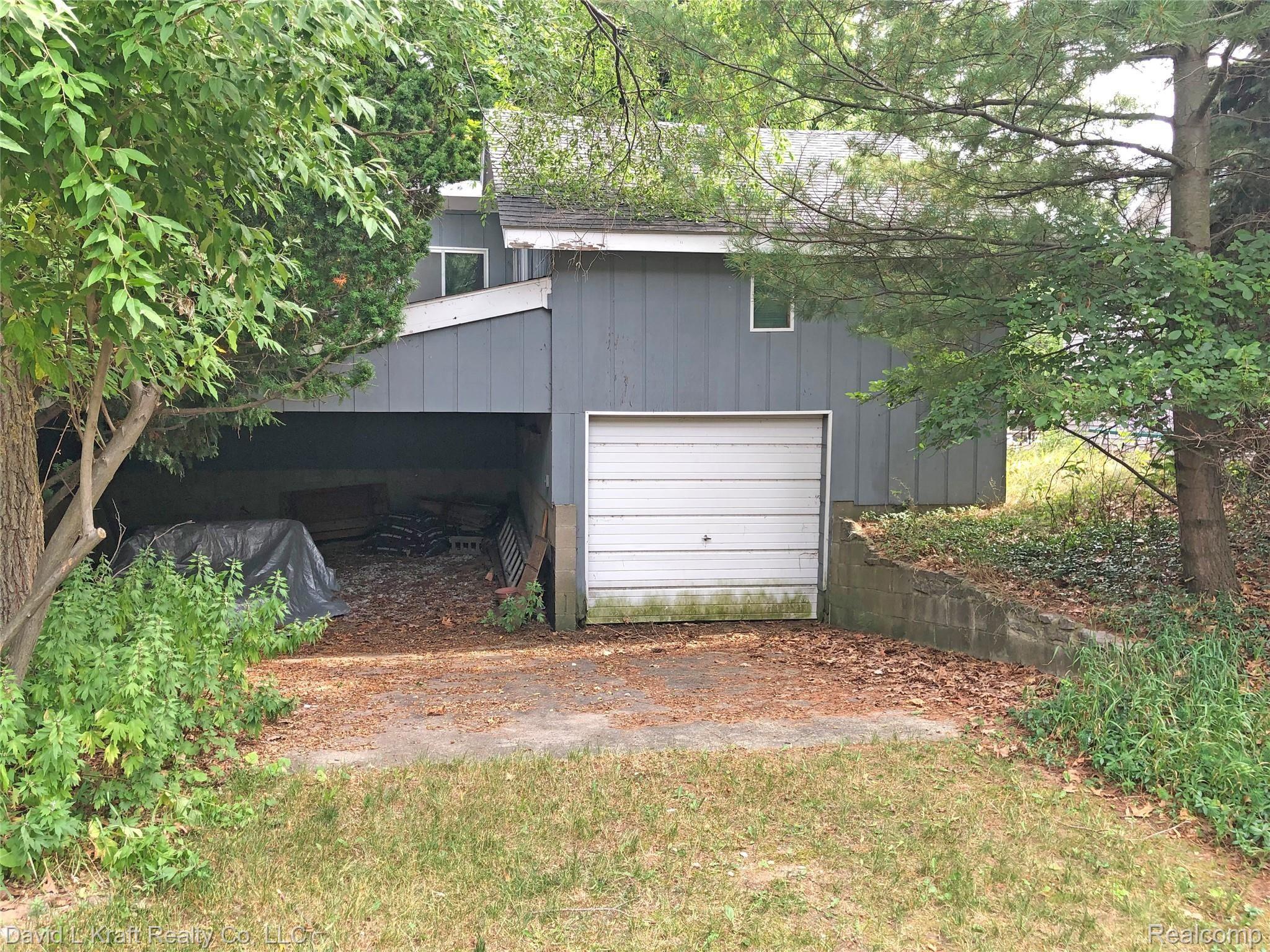8900 Crescent Beach Road Pigeon, MI 48755 - Photo 28 of 29 8900CBgarageacross.jpg