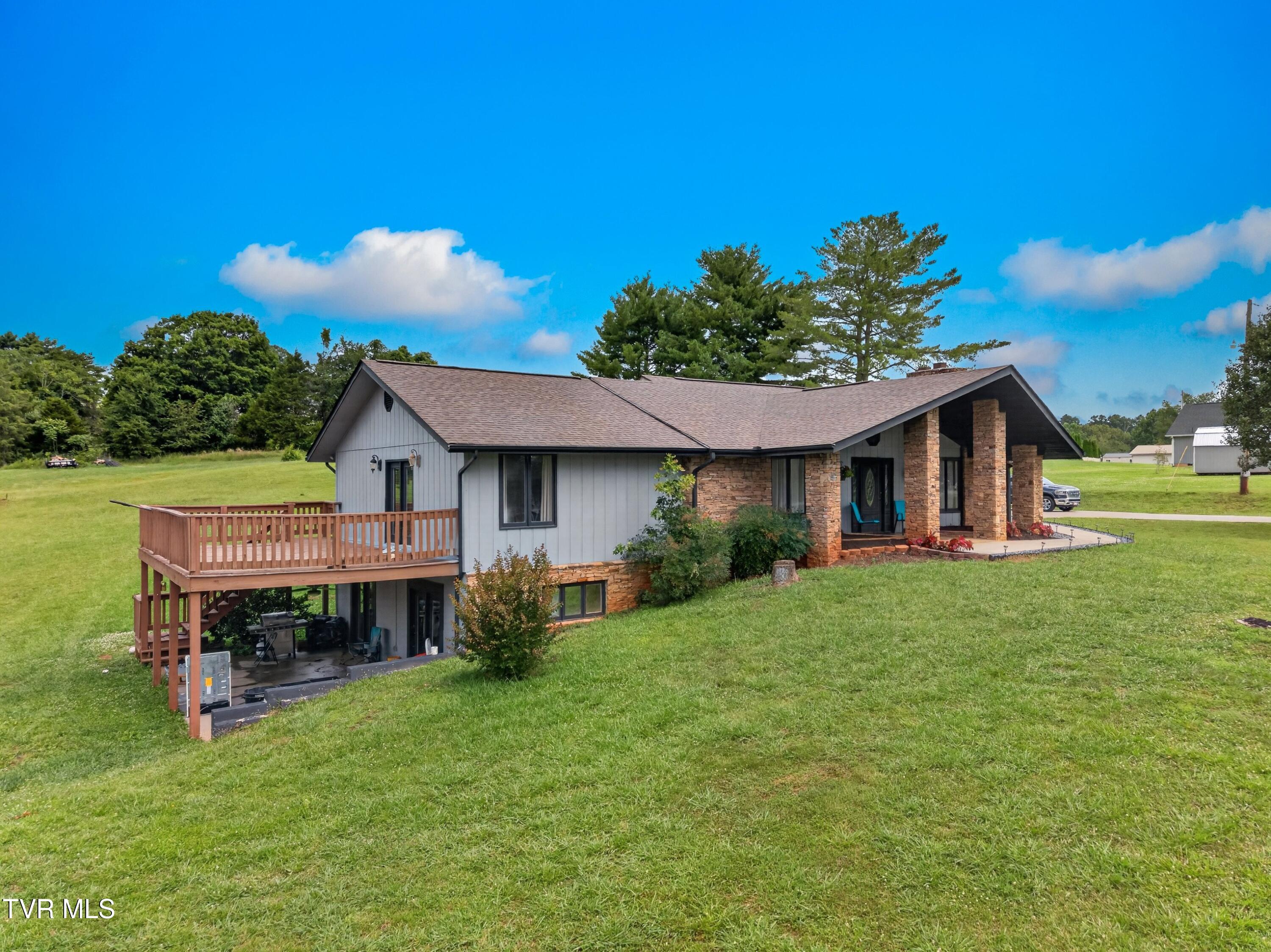 383 Cate Byrd Road Kodak, TN 37764 - Photo 5 of 51 002-383CateByrdRoad-Kodak-TN-37764-SMALL