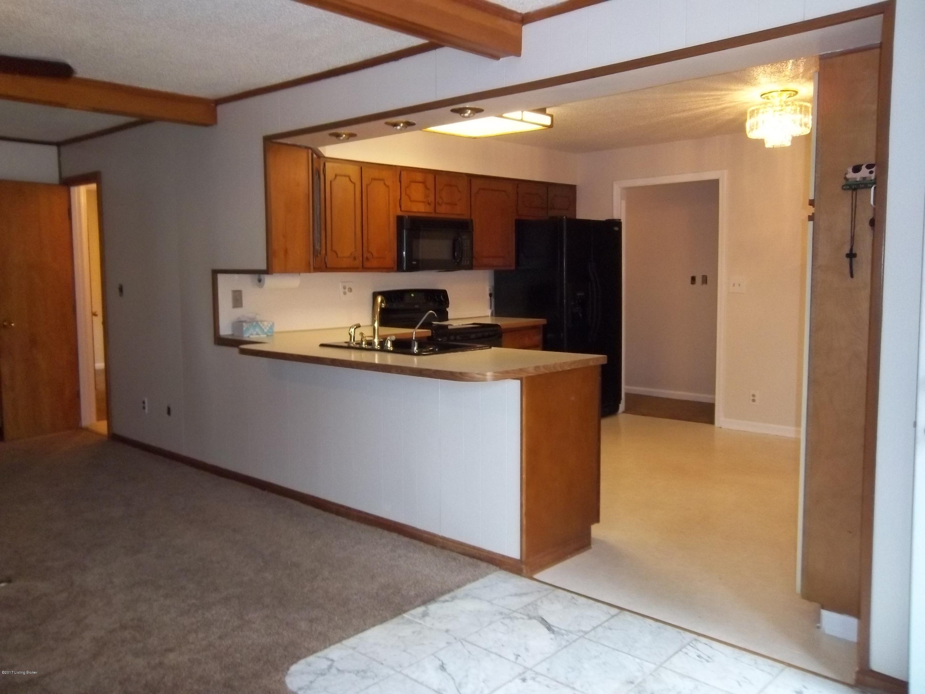 8901 Collingwood Road Louisville, KY 40299 - Photo 4 of 18 100_1370