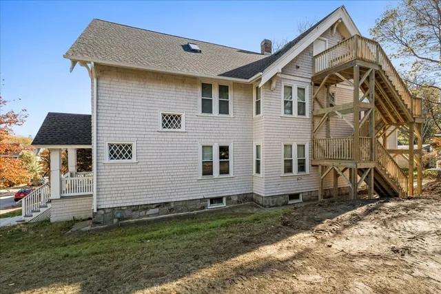a view of a house with a yard