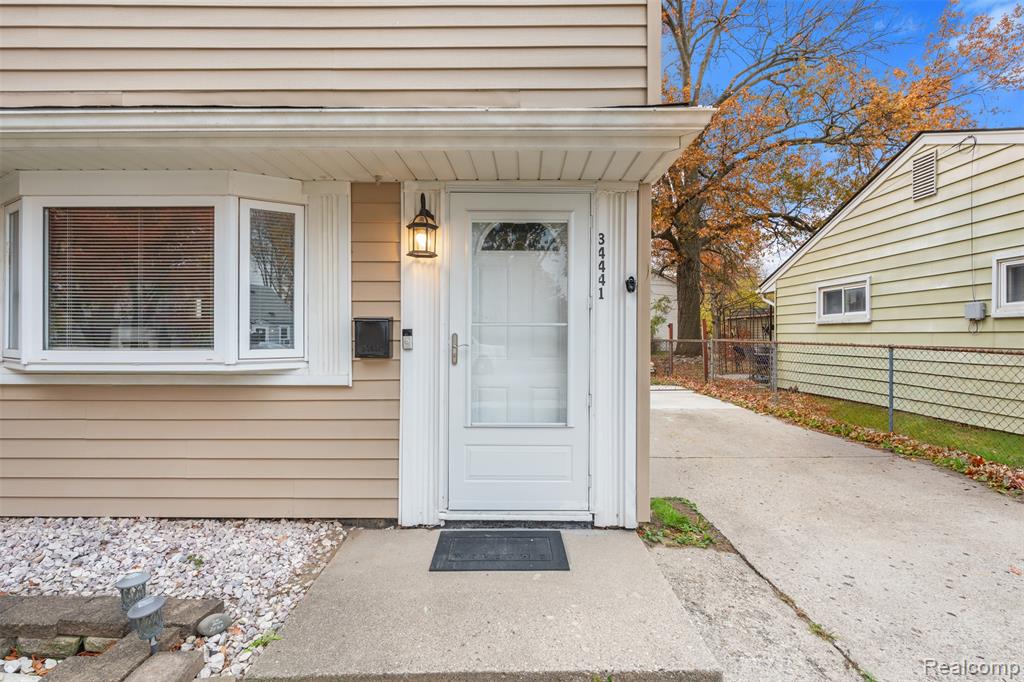 34441 Phyllis Street Wayne, MI 48184 - Photo 4 of 32