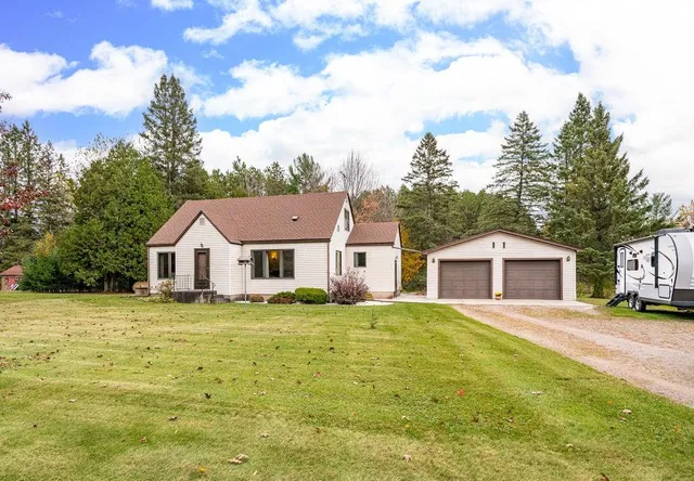 $349,900 | 54 Helberg Road, Esko, MN 55733