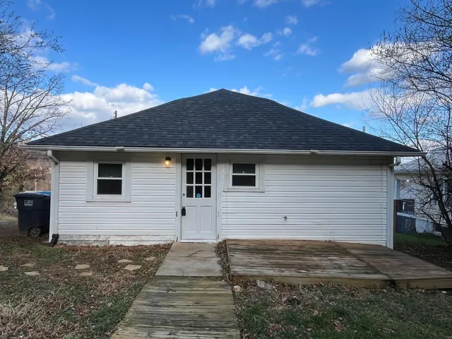 $1,375 | 3641 Yellow Mountain Road Southeast, Roanoke, VA 24014
