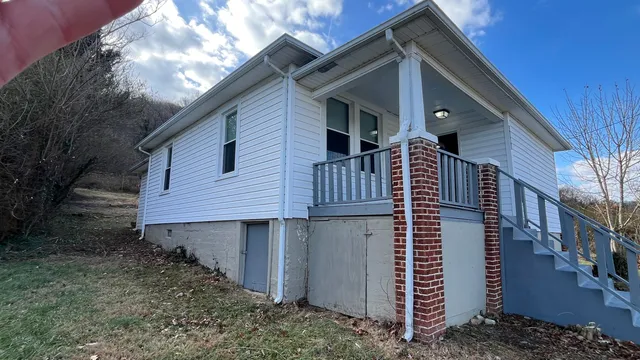 $1,375 | 3641 Yellow Mountain Road Southeast, Roanoke, VA 24014