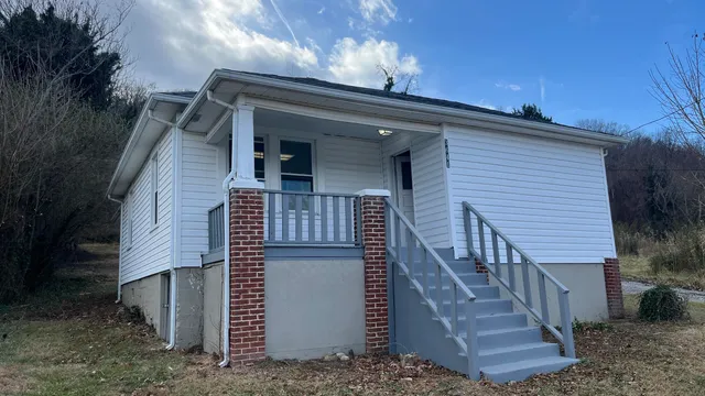 $1,375 | 3641 Yellow Mountain Road Southeast, Roanoke, VA 24014
