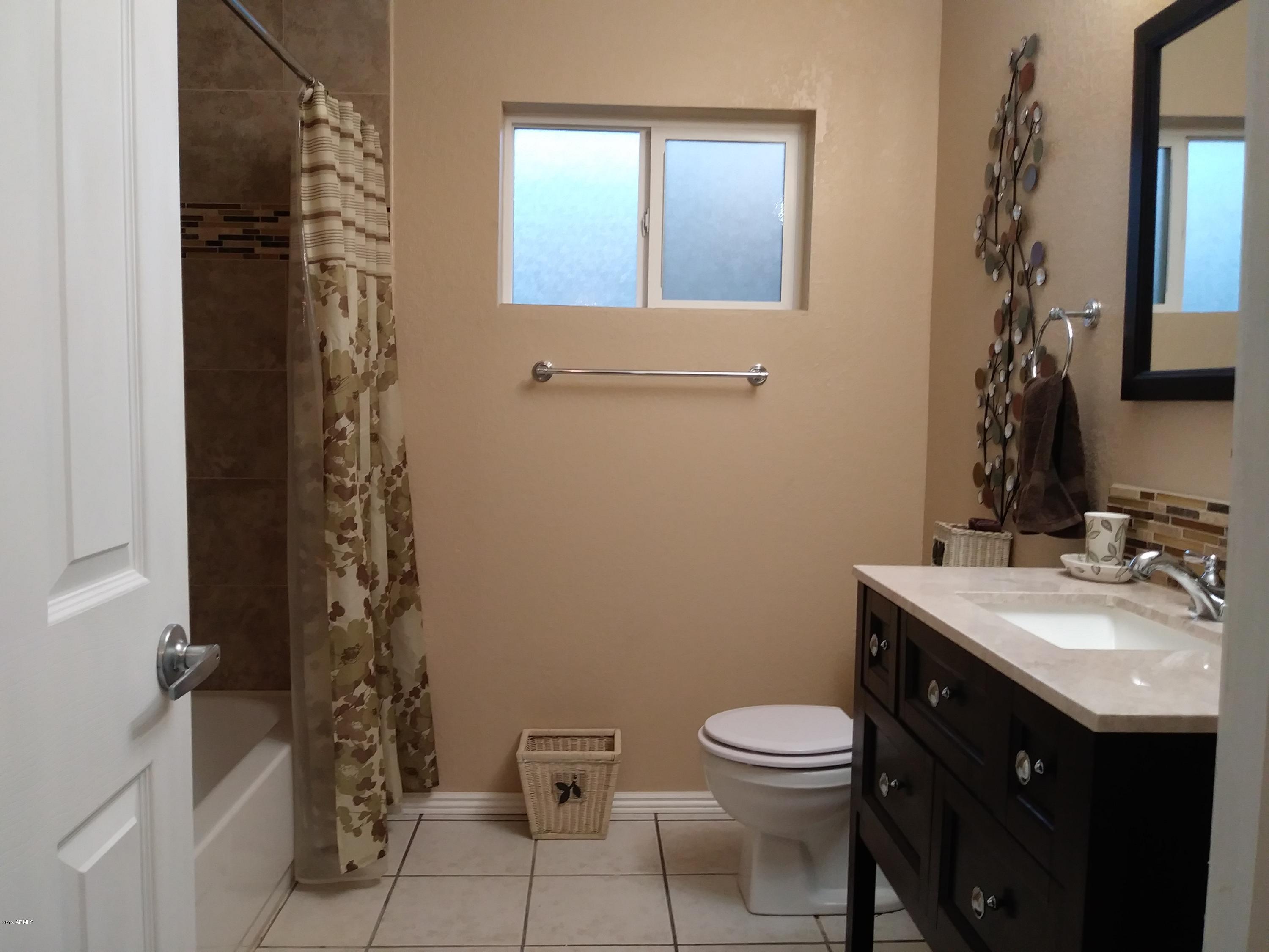5531 West Boca Raton Road Glendale, AZ 85306 - Photo 20 of 38 Guest bathroom