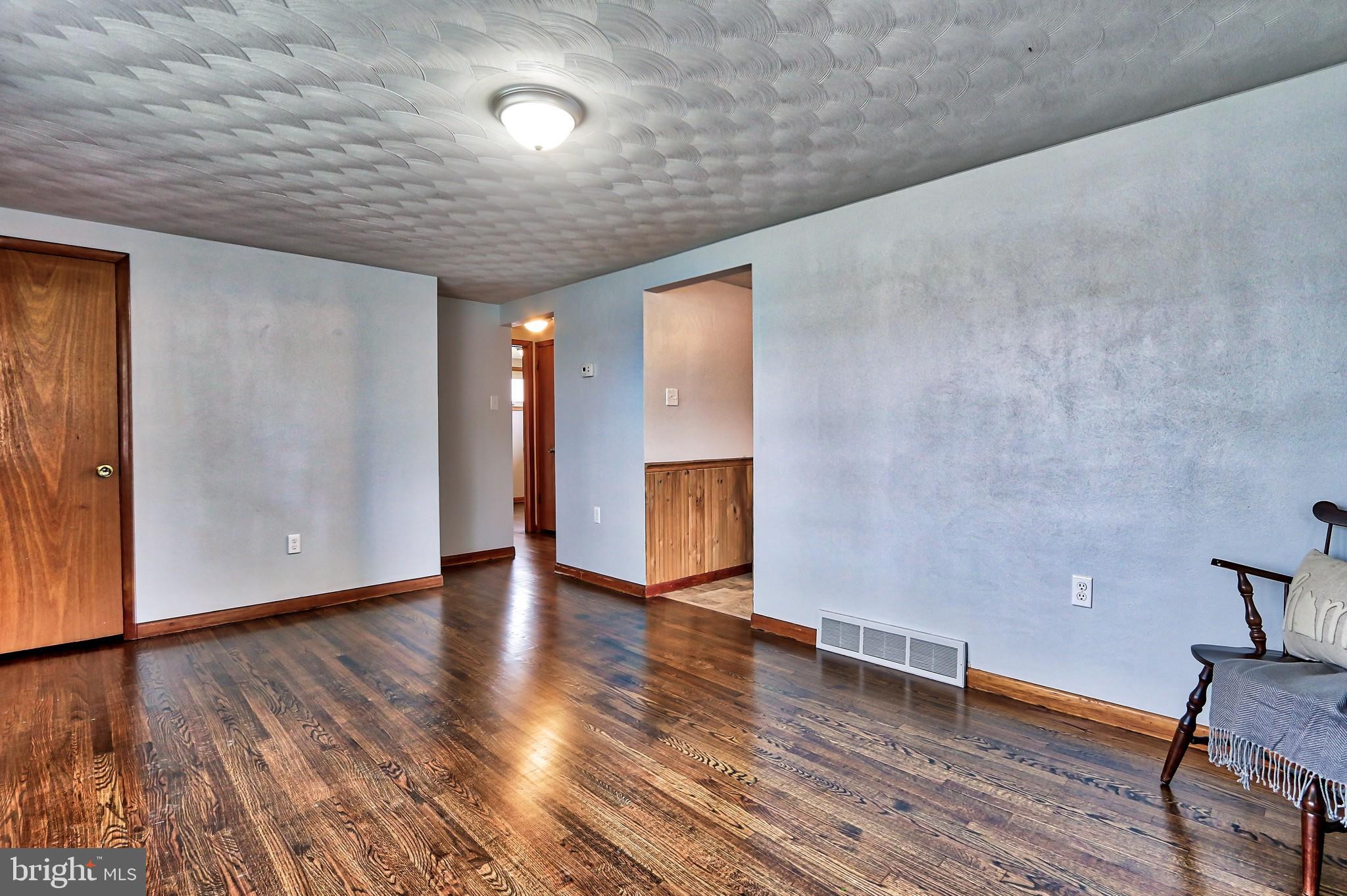 166 Lightner Road York, PA 17404 - Photo 4 of 23 Gallery Image 4