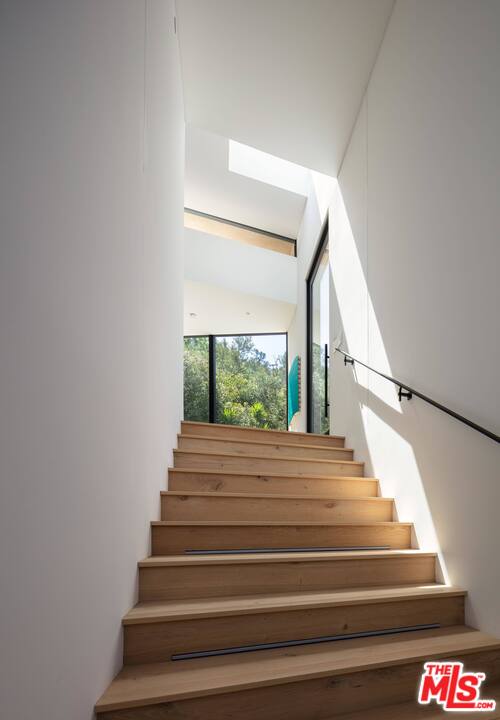 2600 Hutton Drive Beverly Hills, CA 90210 - Photo 11 of 29 a view of entryway