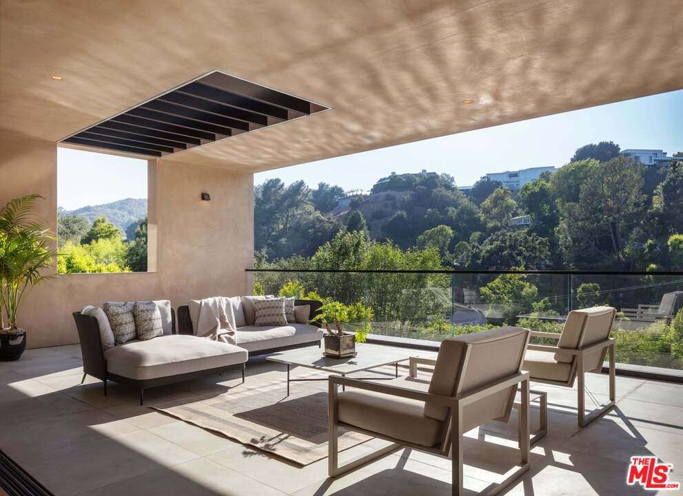 2600 Hutton Drive Beverly Hills, CA 90210 - Photo 20 of 29 a patio view with patio