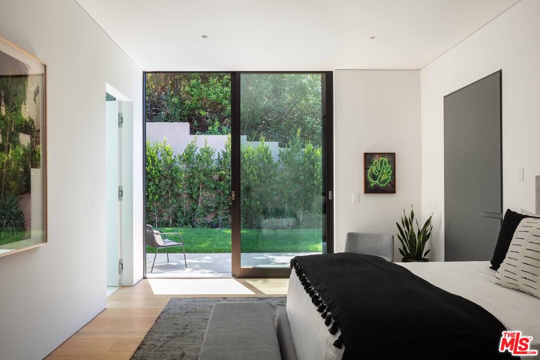 2600 Hutton Drive Beverly Hills, CA 90210 - Photo 26 of 29 a bedroom with a bed and a large window