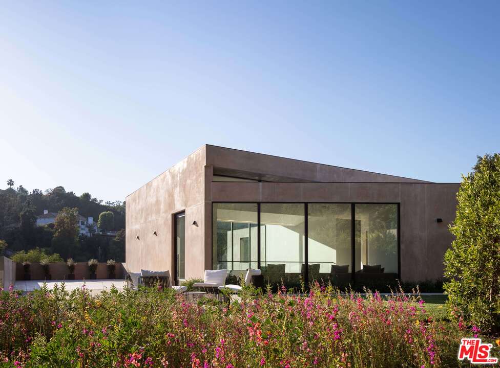 2600 Hutton Drive Beverly Hills, CA 90210 - Photo 29 of 29 front view of house with a yard