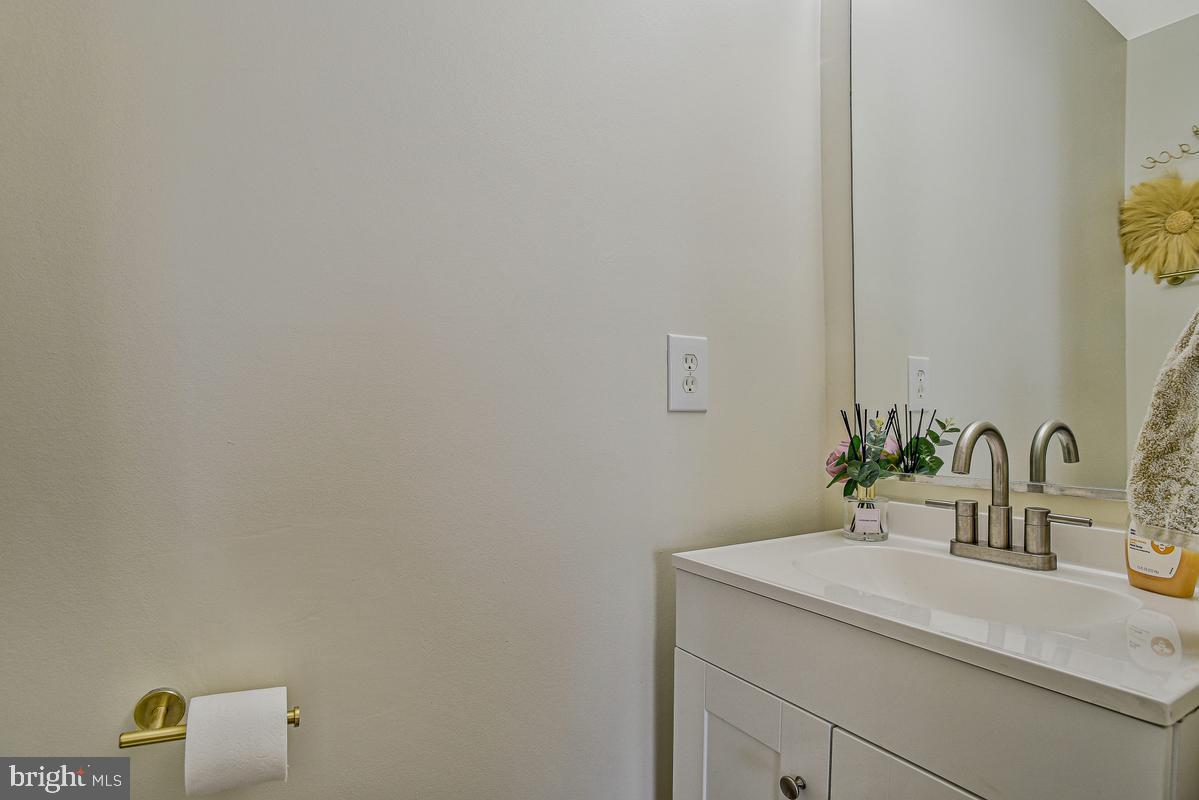 2134 Racquet Place Waldorf, MD 20601 - Photo 32 of 38 Powder room