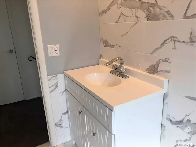 $5,500 | 563 Albemarle Place, Cedarhurst, NY 11516