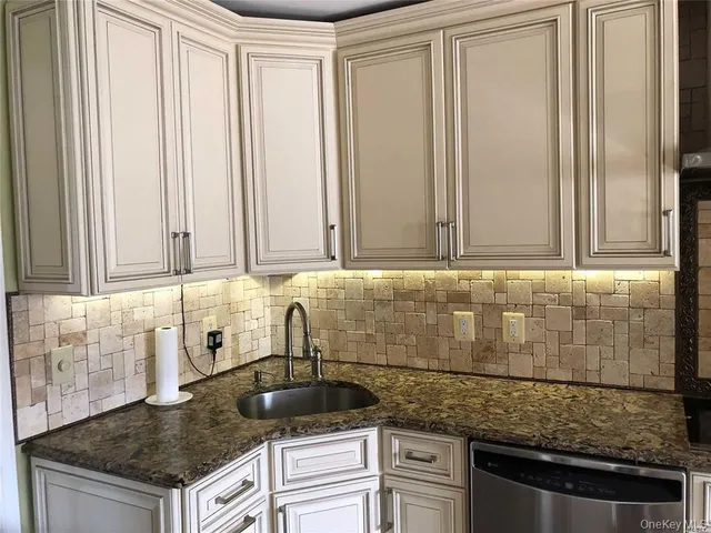 $5,500 | 563 Albemarle Place, Cedarhurst, NY 11516