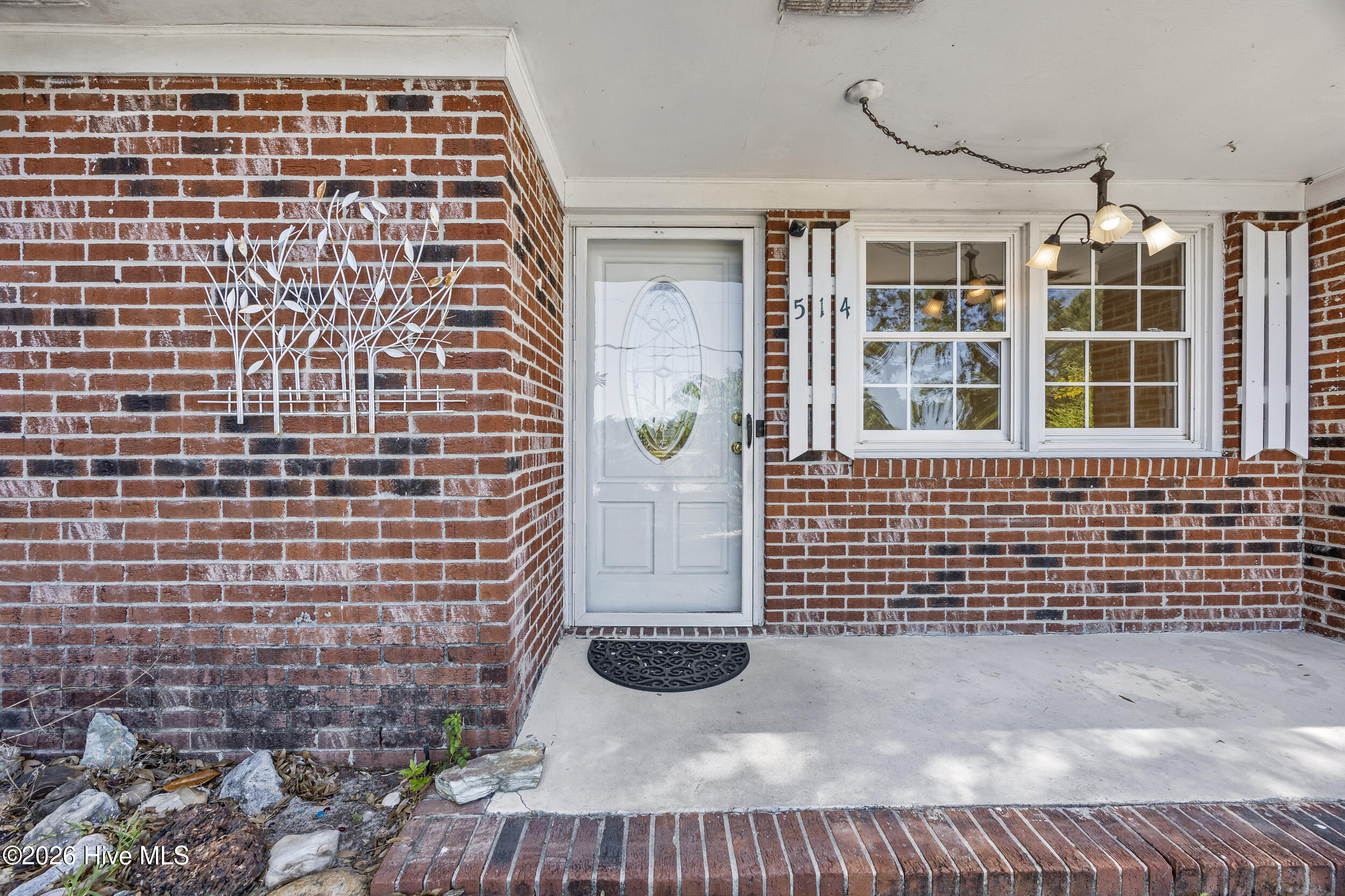 514 Cathay Road Wilmington, NC 28412 - Photo 2 of 44 5_front entryway