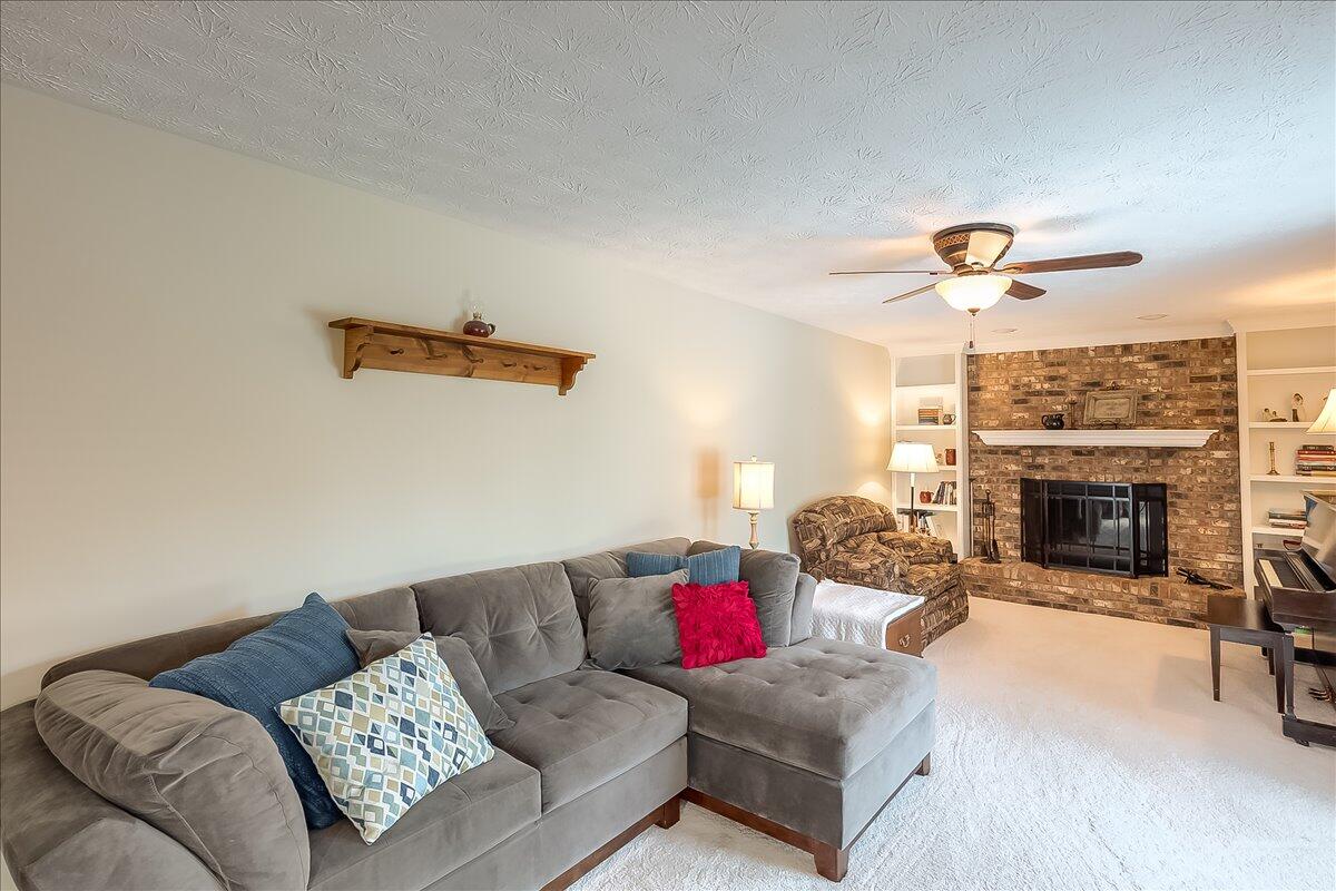 3333 Pastern Court Lexington, KY 40513 - Photo 10 of 39 10-2-8