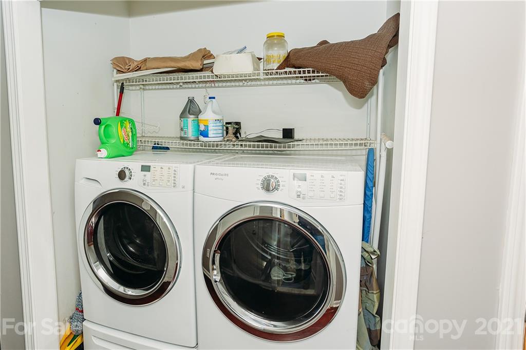 507 Vision Road Canton, NC 28716 - Photo 14 of 39 a utility room with dryer and washer
