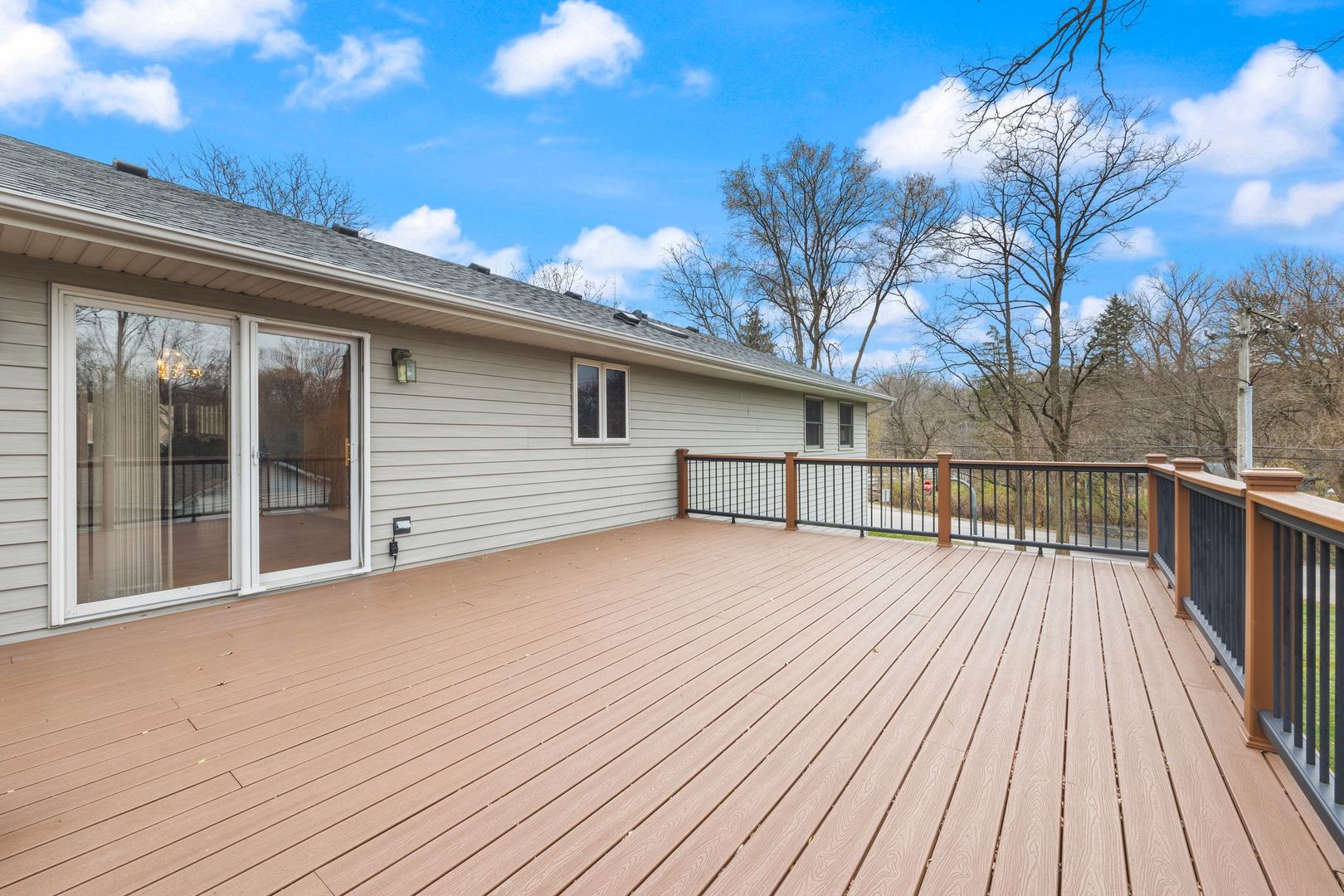 727 Old Hunt Road Fox River Grove, IL 60021 - Photo 18 of 26 a balcony with wooden floor and fence