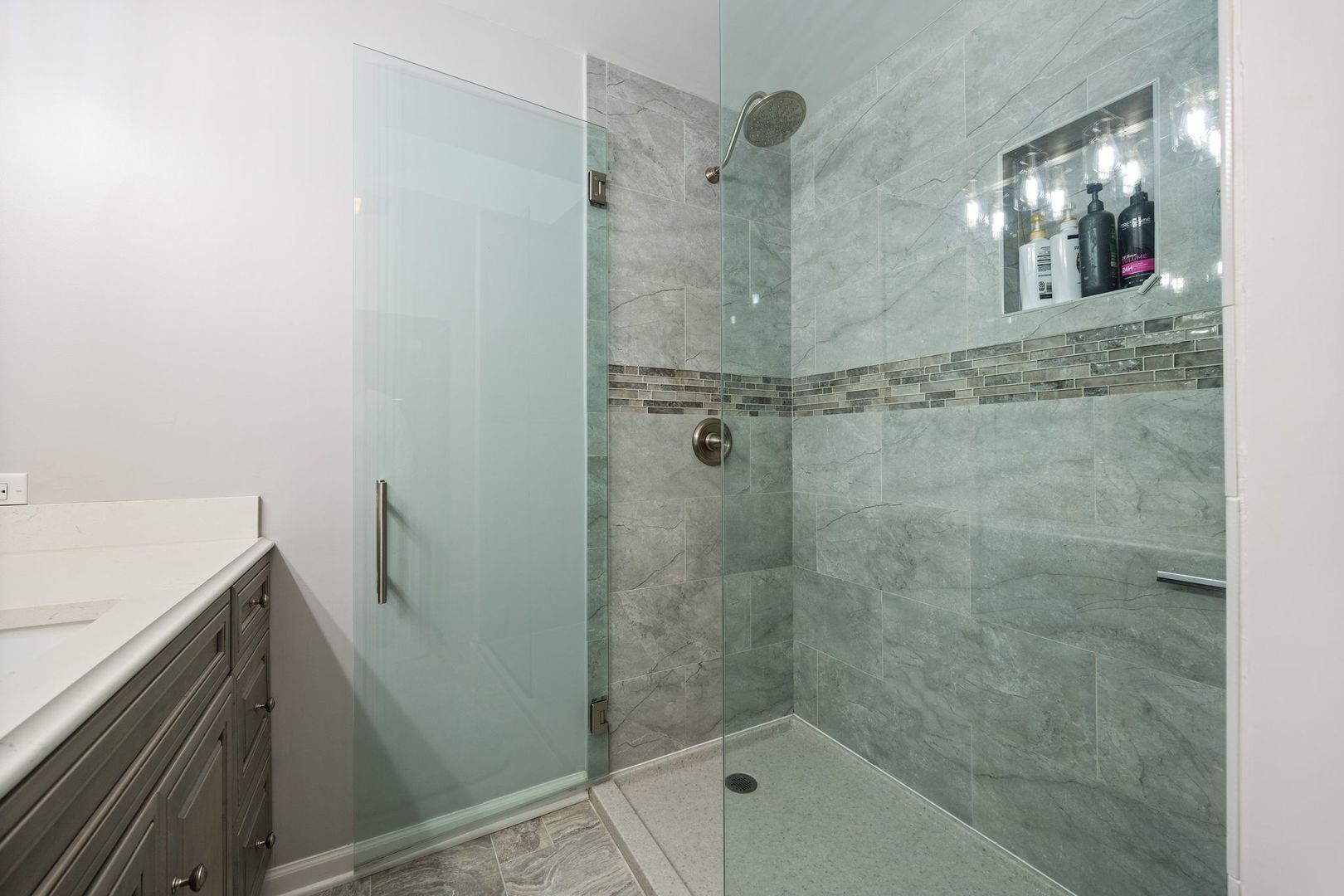 727 Old Hunt Road Fox River Grove, IL 60021 - Photo 9 of 26 a bathroom with a shower