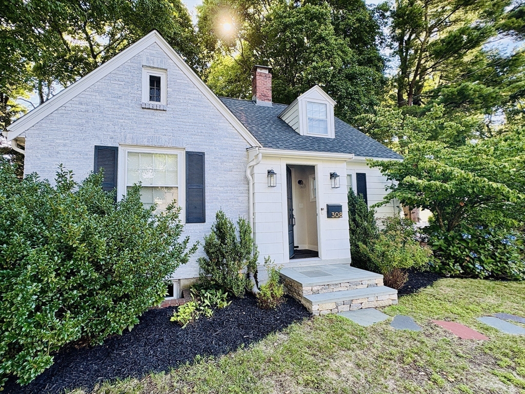 308 Webster Street Needham, MA 02494 - Photo 3 of 30 Gallery Image 3