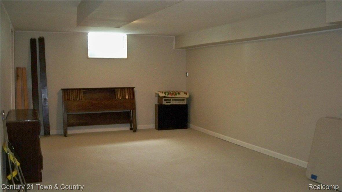 290 Booth Road Troy, MI 48085 - Photo 14 of 24 100_3278
