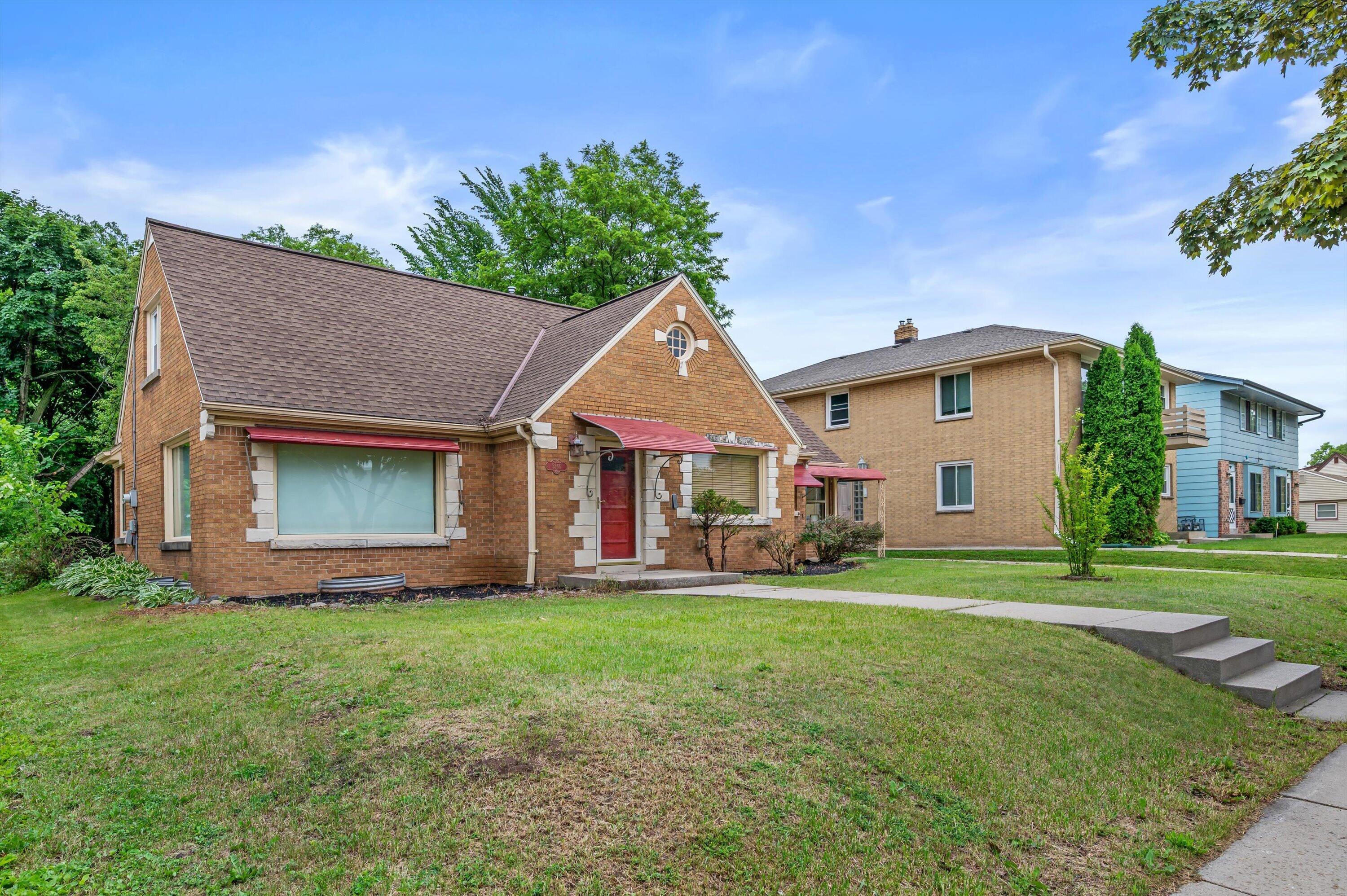 3366 South 35th Street Milwaukee, WI 53215 - Photo 3 of 31 03-DSC6326