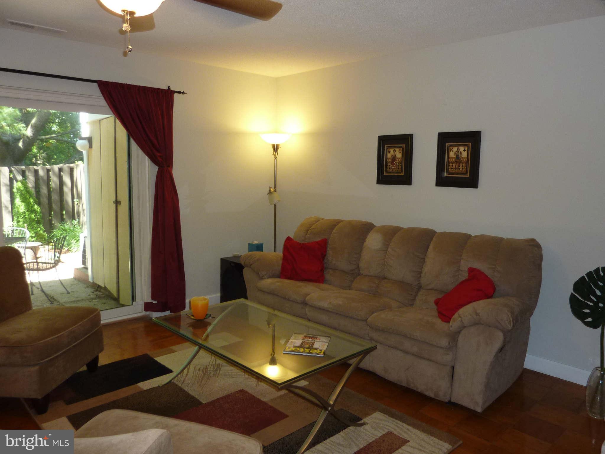 1304 Northgate Square Reston, VA 20190 - Photo 5 of 23 Living Room