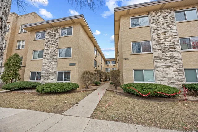 $185,000 | 410 Wisconsin Avenue, Unit 503, Oak Park, IL 60302
