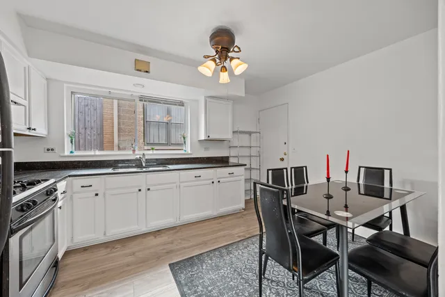 $185,000 | 410 Wisconsin Avenue, Unit 503, Oak Park, IL 60302