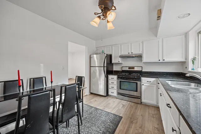 $185,000 | 410 Wisconsin Avenue, Unit 503, Oak Park, IL 60302